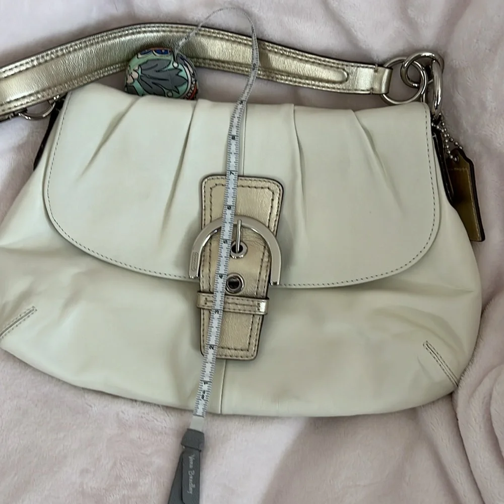 Coach bag cream and gold lavender inside - Picture 14 of 16